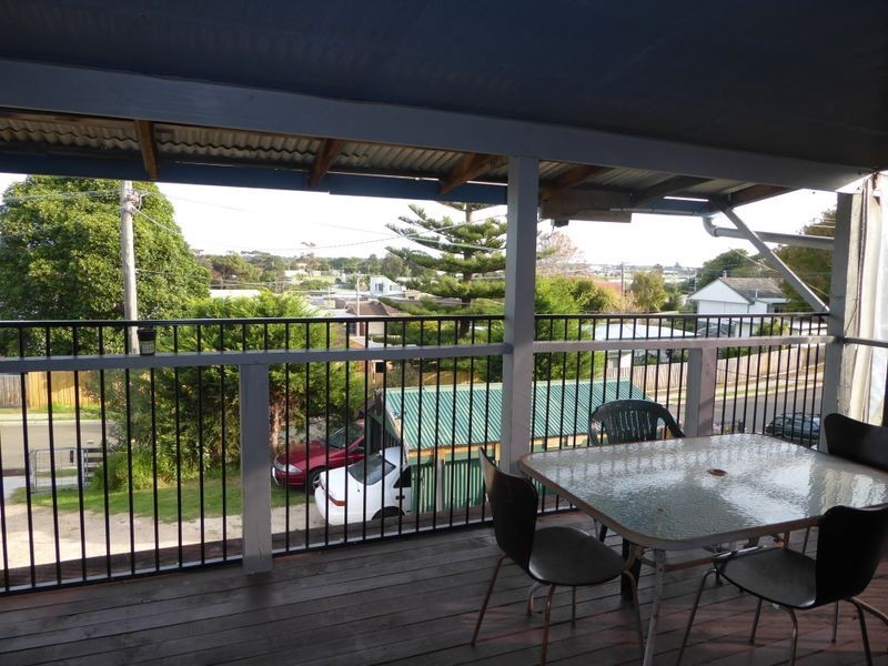 17 Daniel Street, Lakes Entrance VIC 3909