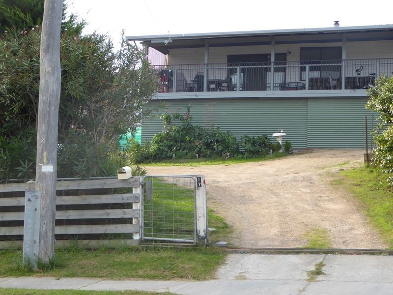 17 Daniel Street, Lakes Entrance VIC 3909