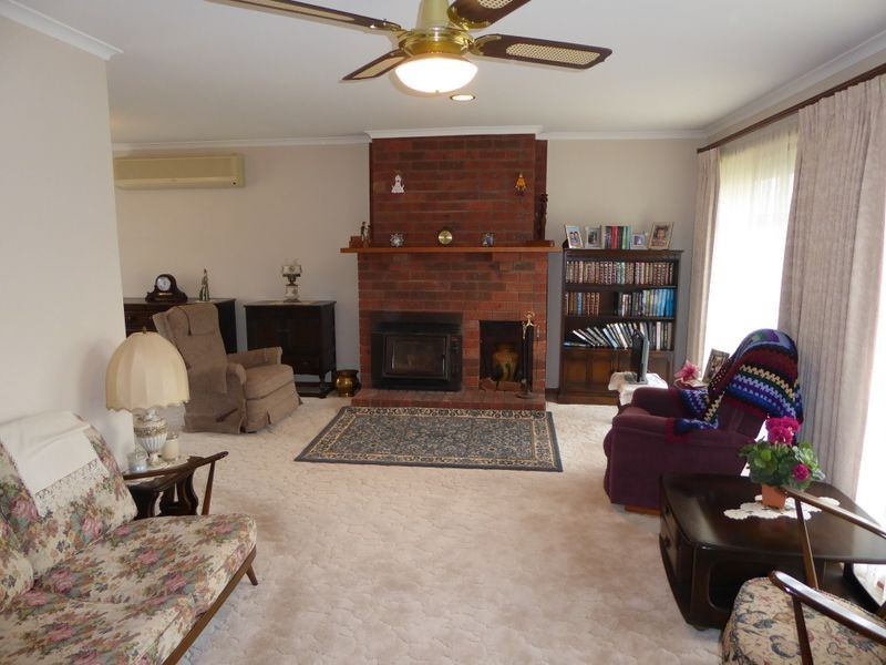 3 Lakeview Drive, Lakes Entrance VIC 3909