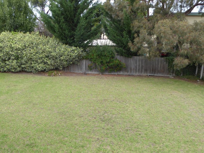 3 Lakeview Drive, Lakes Entrance VIC 3909