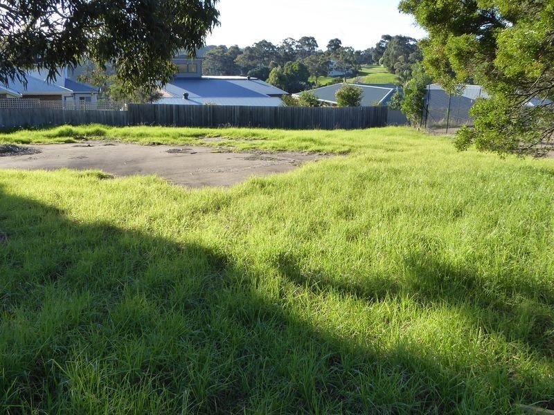 2-4 Tarra Drive, Lakes Entrance VIC 3909