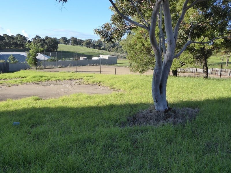 2-4 Tarra Drive, Lakes Entrance VIC 3909