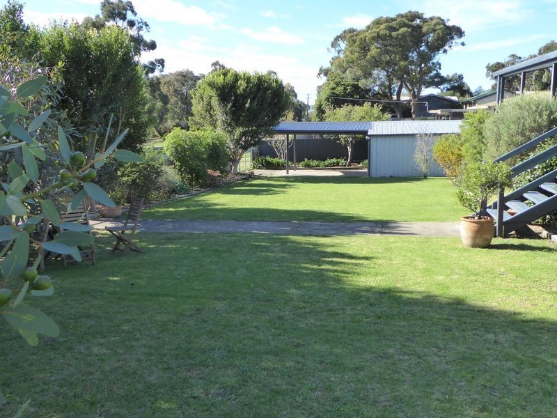 20 Reeves Street, Kalimna VIC 3909
