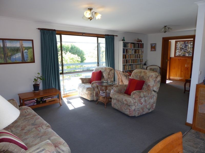 20 Reeves Street, Kalimna VIC 3909