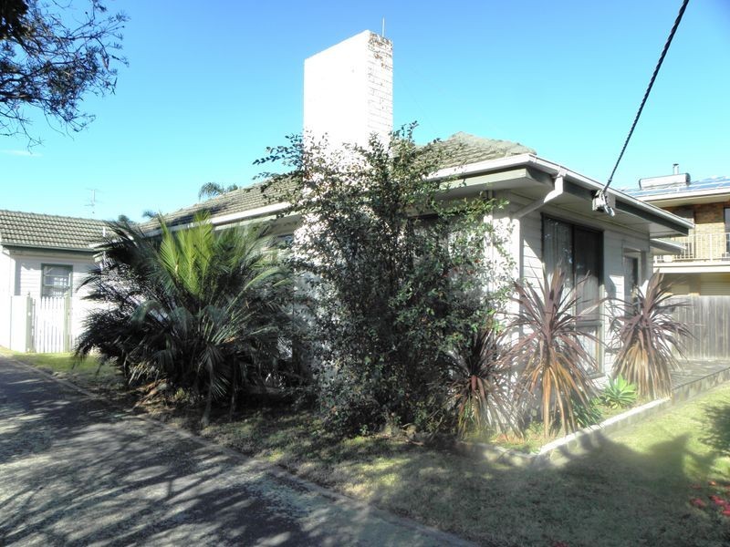 36 Carpenter Street, Lakes Entrance VIC 3909