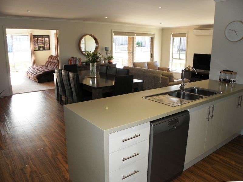 10 Luke Court, Lakes Entrance VIC 3909