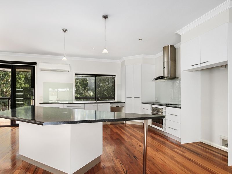 30 Mitchelson Court, Lakes Entrance VIC 3909