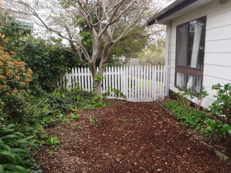 17 Lakeview Drive, Lakes Entrance VIC 3909