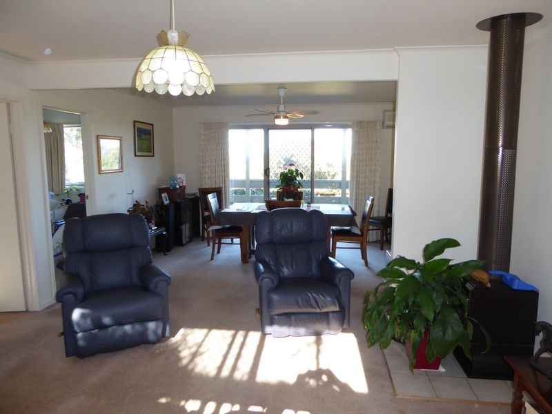 67 Capes Road, Lakes Entrance VIC 3909