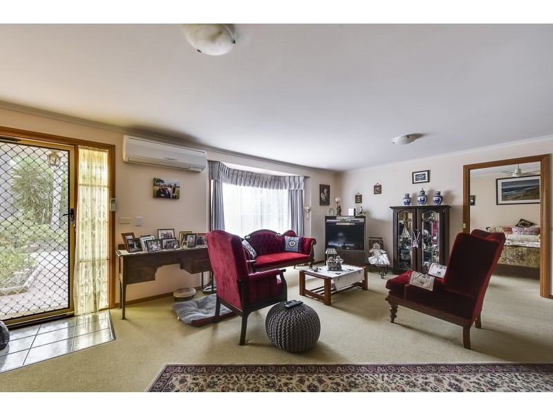 2/9 Bills Street, Lakes Entrance VIC 3909