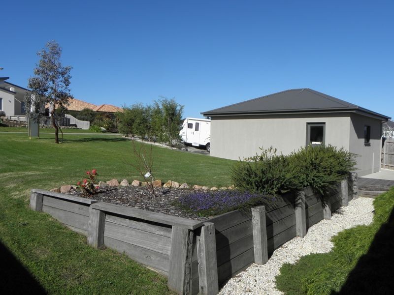 28 Norman Court, Lakes Entrance VIC 3909