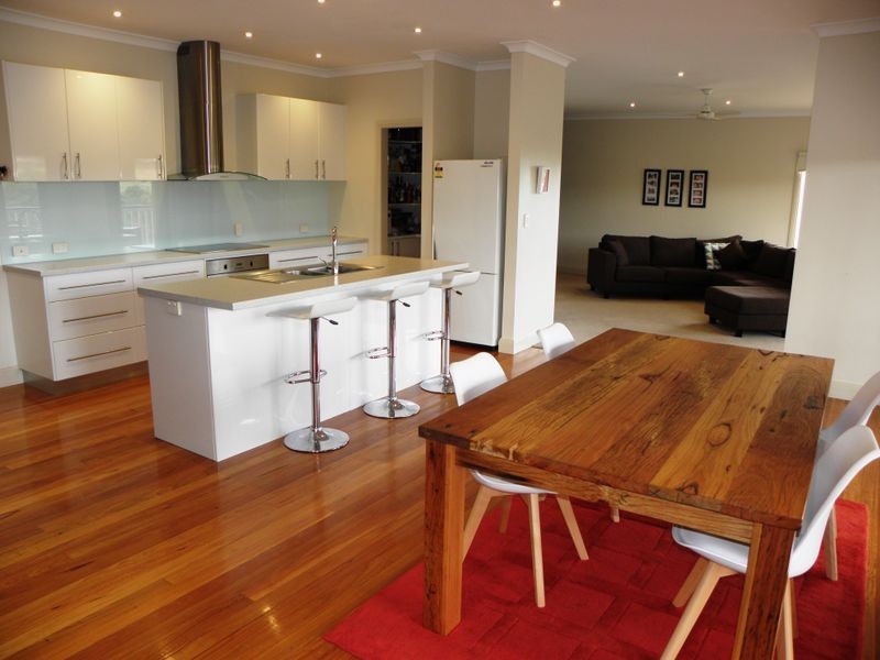 28 Norman Court, Lakes Entrance VIC 3909