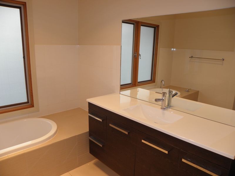 28 Norman Court, Lakes Entrance VIC 3909