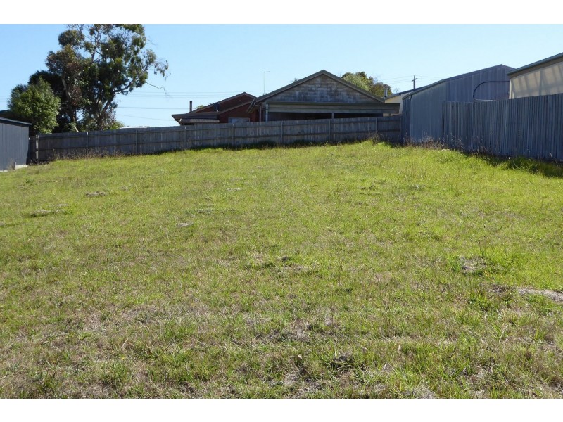 11 Ewing Court, Lakes Entrance VIC 3909