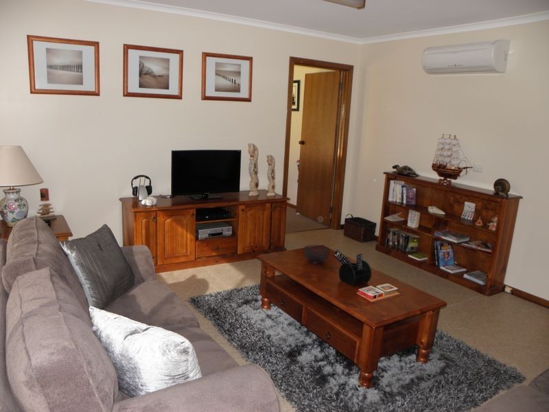 2 New Street, Lakes Entrance VIC 3909