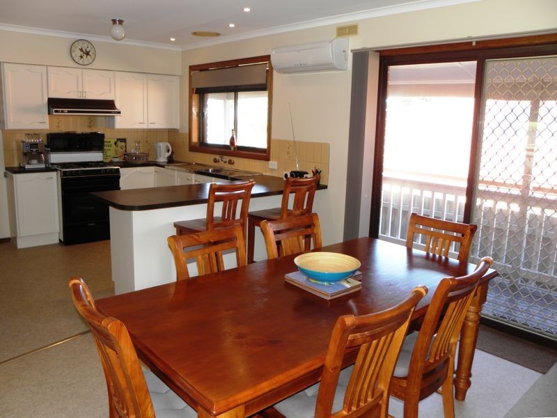 2 New Street, Lakes Entrance VIC 3909