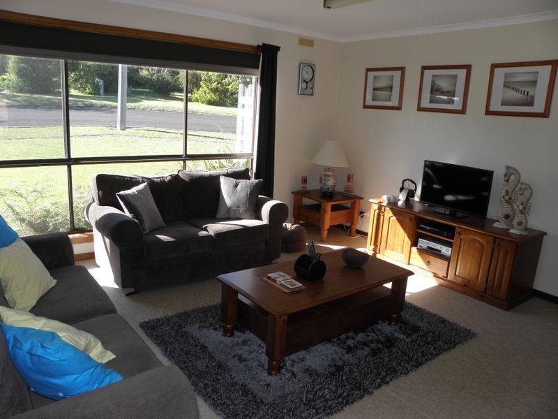2 New Street, Lakes Entrance VIC 3909