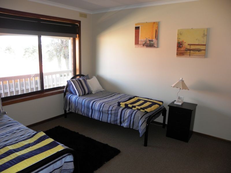 2 New Street, Lakes Entrance VIC 3909