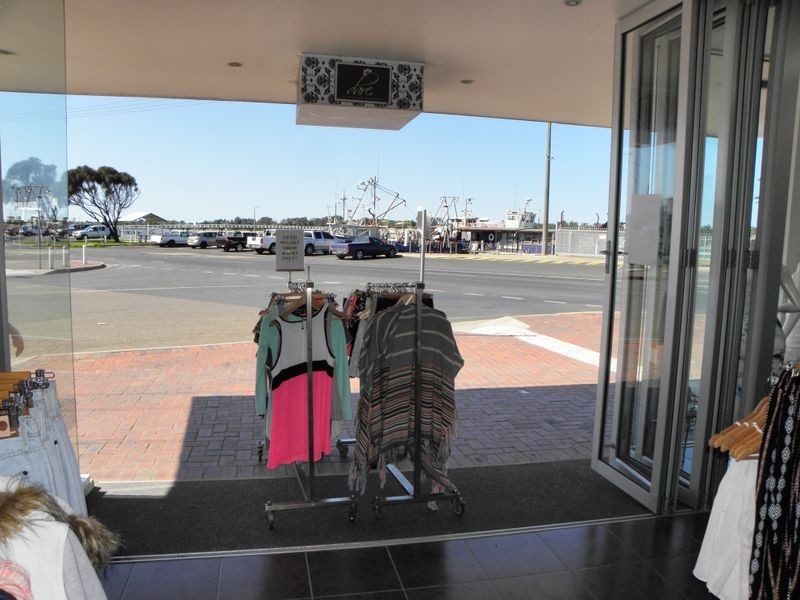 1 Carpenter Street, Lakes Entrance VIC 3909