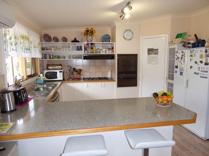 4 Doyle Court, Lakes Entrance VIC 3909