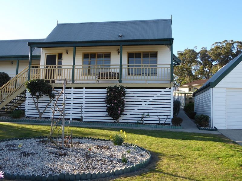 4 Doyle Court, Lakes Entrance VIC 3909