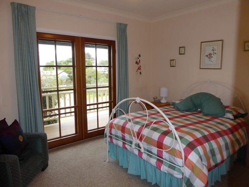 4 Doyle Court, Lakes Entrance VIC 3909