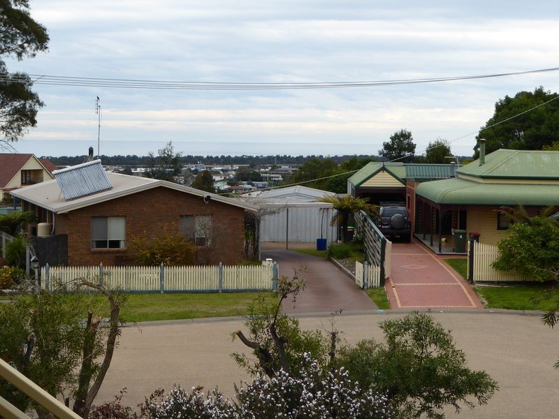 4 Doyle Court, Lakes Entrance VIC 3909