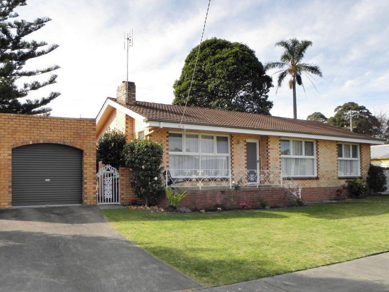 6 Macrae Court, Lakes Entrance VIC 3909