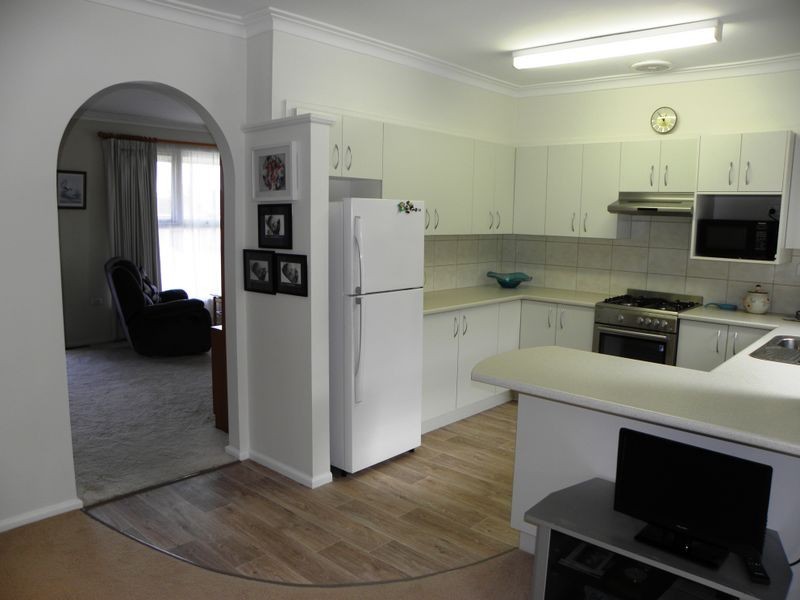 6 Macrae Court, Lakes Entrance VIC 3909