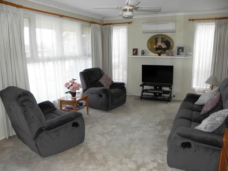 6 Macrae Court, Lakes Entrance VIC 3909