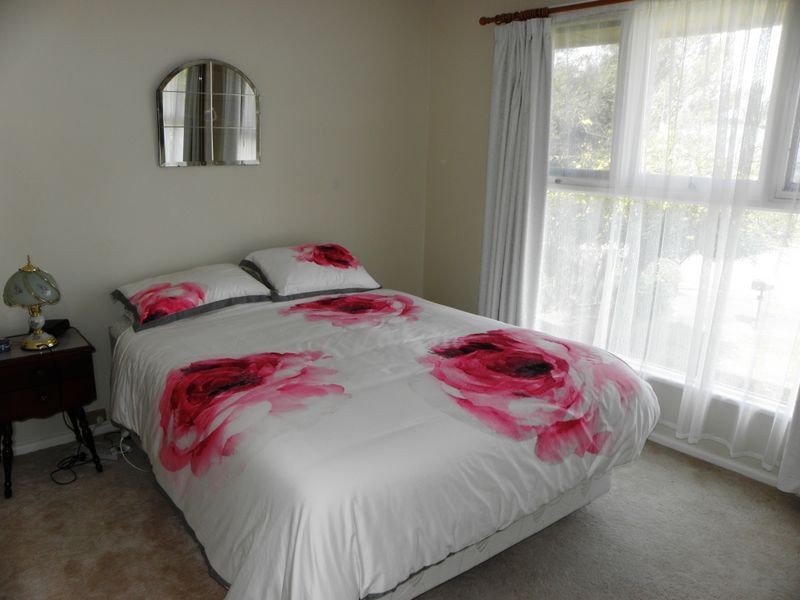 6 Macrae Court, Lakes Entrance VIC 3909