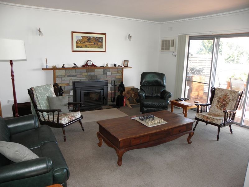 15 Capes Road, Lakes Entrance VIC 3909