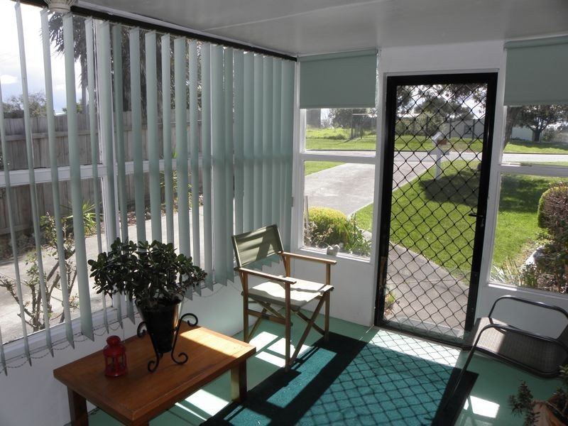 15 Capes Road, Lakes Entrance VIC 3909