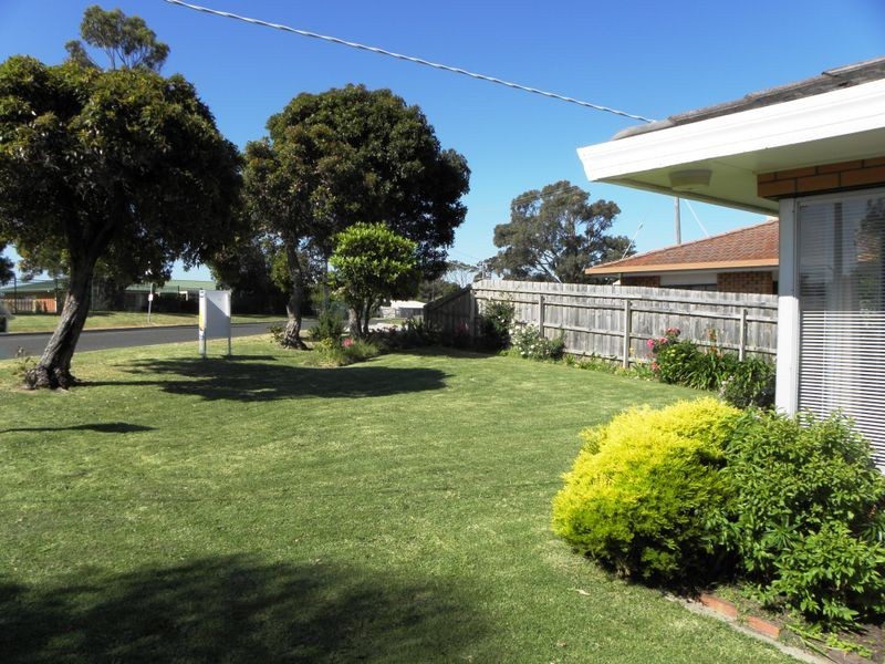 15 Capes Road, Lakes Entrance VIC 3909