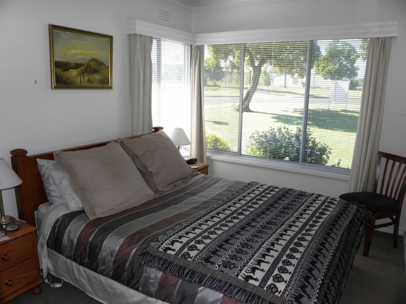 15 Capes Road, Lakes Entrance VIC 3909