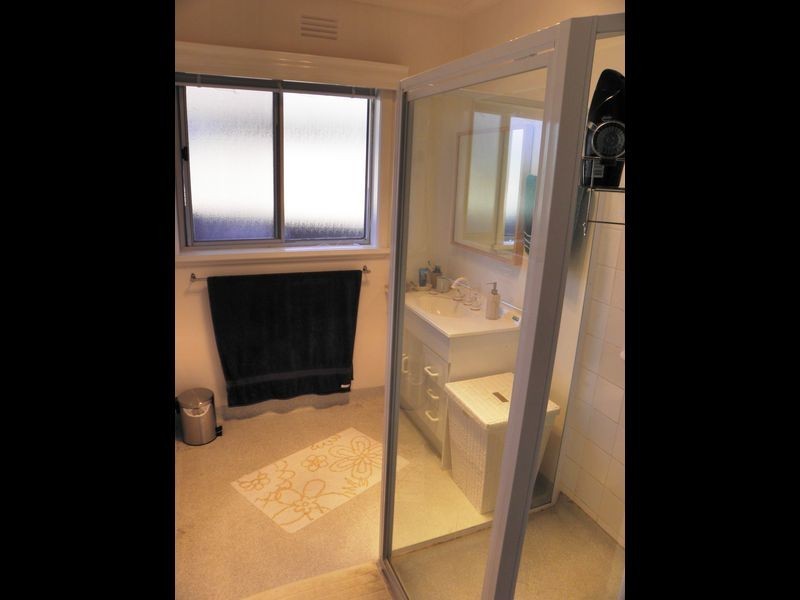 15 Capes Road, Lakes Entrance VIC 3909