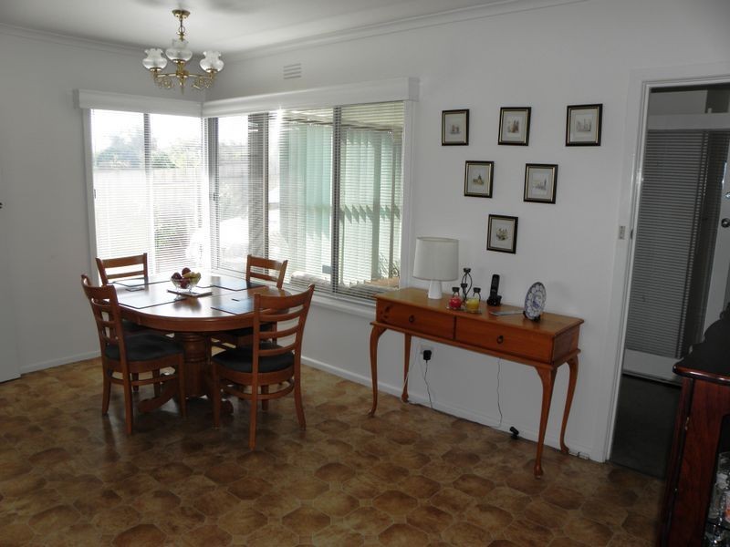 15 Capes Road, Lakes Entrance VIC 3909