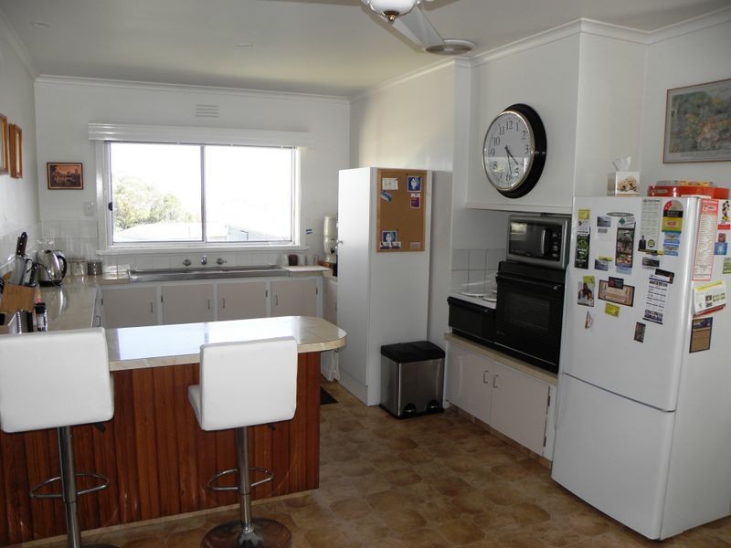 15 Capes Road, Lakes Entrance VIC 3909