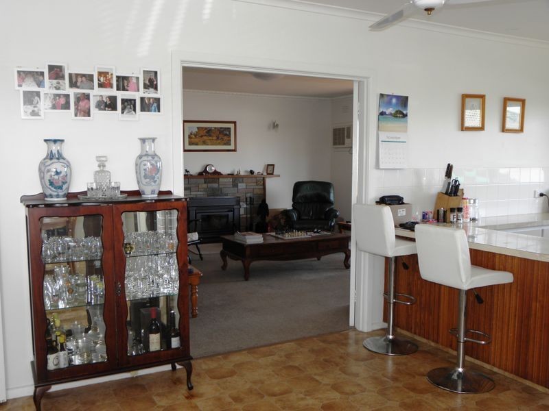 15 Capes Road, Lakes Entrance VIC 3909