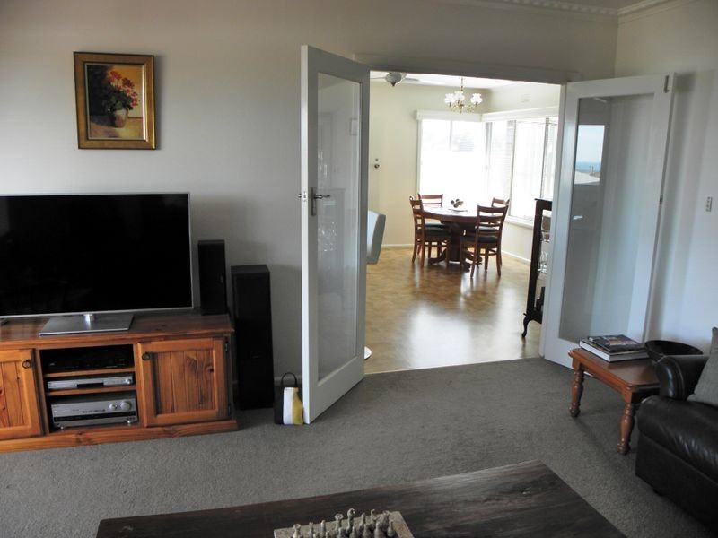 15 Capes Road, Lakes Entrance VIC 3909