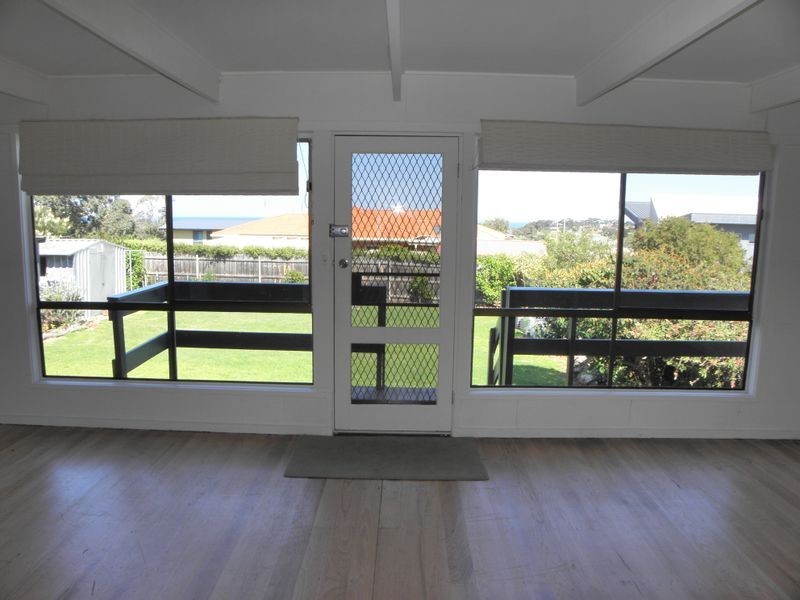 75 Capes Road, Lakes Entrance VIC 3909