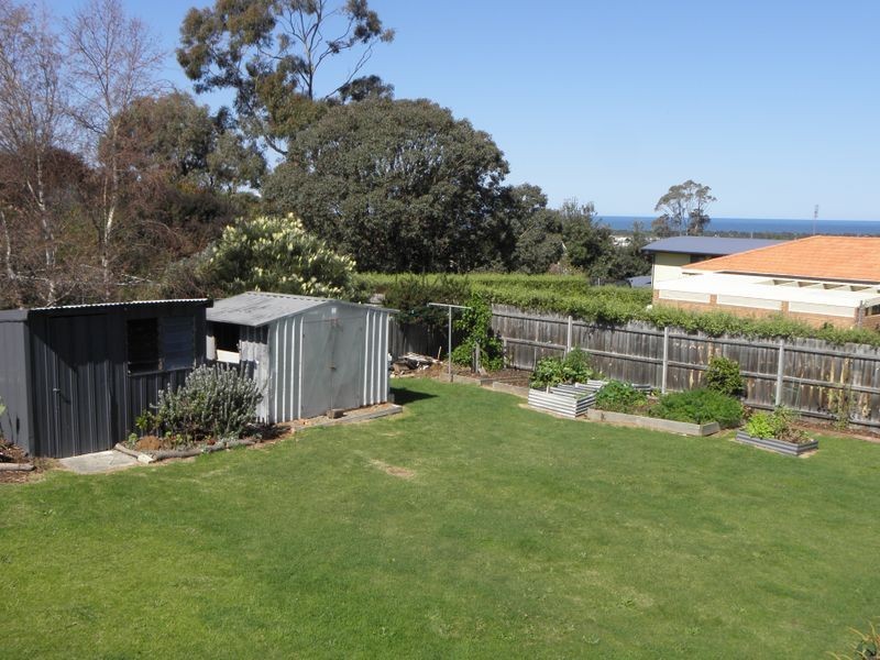75 Capes Road, Lakes Entrance VIC 3909