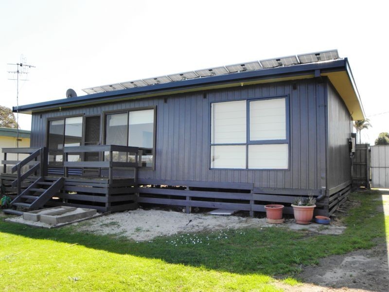 75 Capes Road, Lakes Entrance VIC 3909