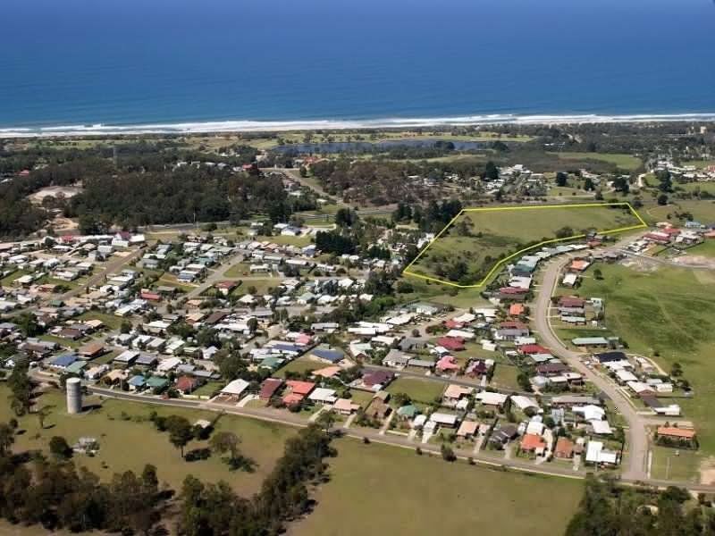 121 Princes Highway, Lakes Entrance VIC 3909