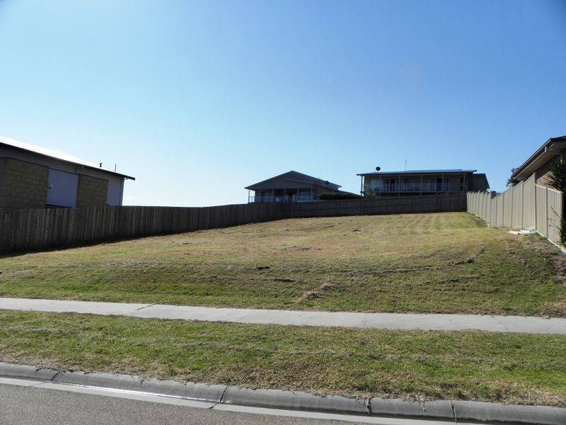 15 Riviera Court, Lakes Entrance VIC 3909