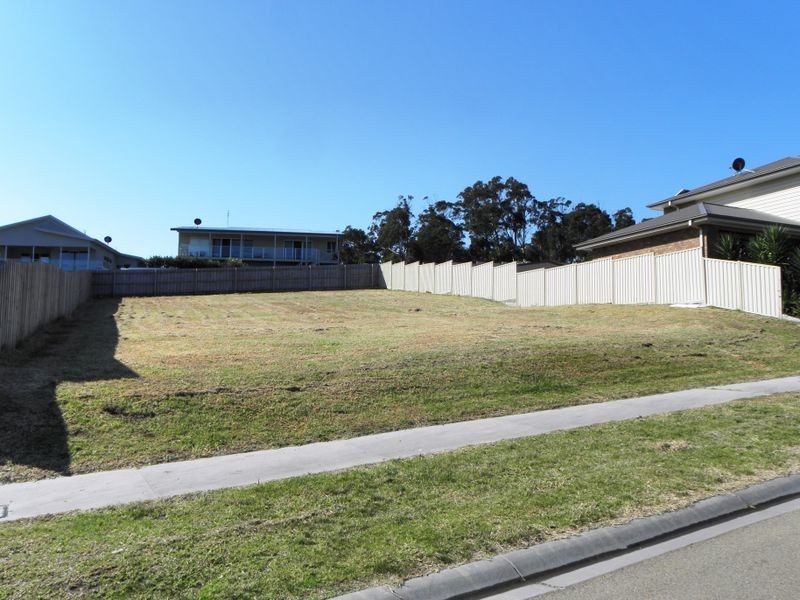 15 Riviera Court, Lakes Entrance VIC 3909