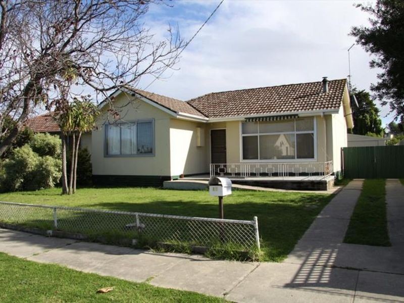 11 Phillips Street, Lakes Entrance VIC 3909