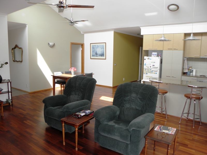 2/35 Church Street, Lakes Entrance VIC 3909