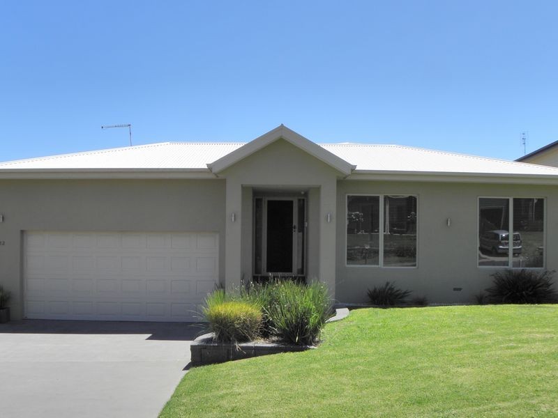 12 Davernport Drive, Lake Tyers Beach VIC 3909