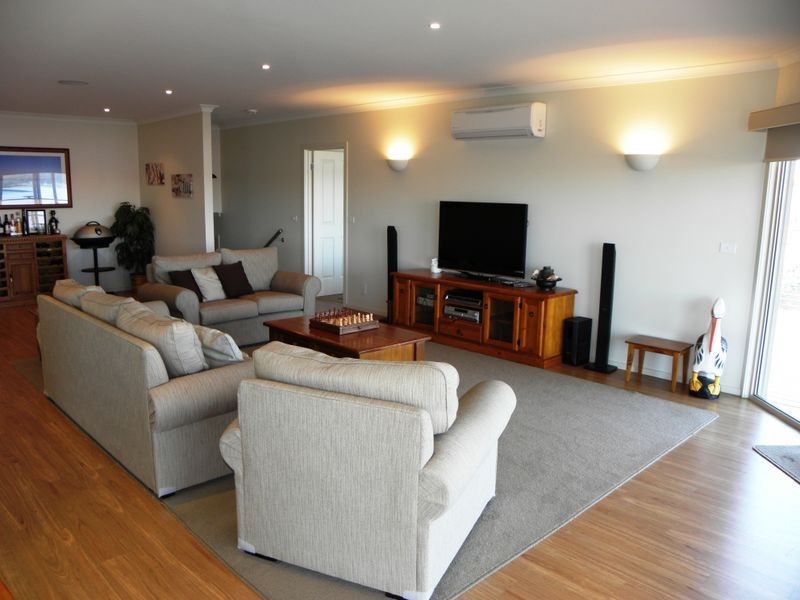 12 Davernport Drive, Lake Tyers Beach VIC 3909